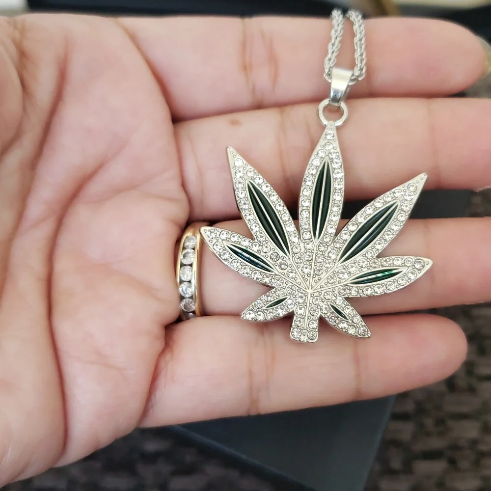 Leaf Pendant Necklace